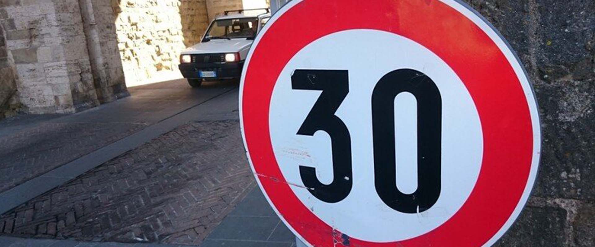 Espanha reduz o limite de velocidade em vias urbanas.