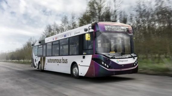 Escócia começa a testar ônibus autônomo em seu transporte público que se adapta ao tráfego e toma decisões em tempo real. 